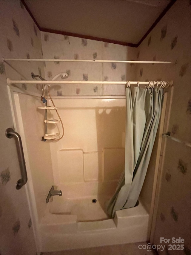 515 Willow St, Lincolnton, NC 28092 - full bath with shower / bath combination with curtain