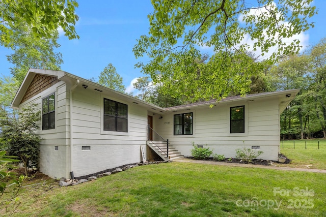 17403 Green Hill Rd, Charlotte, NC 28278 - ranch-style home featuring crawl space and a front lawn