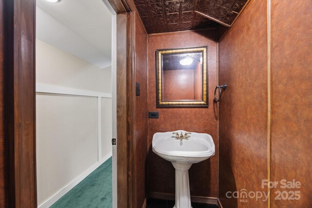 bathroom with an ornate ceiling