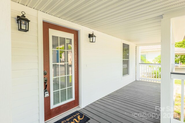 property entrance with covered porch