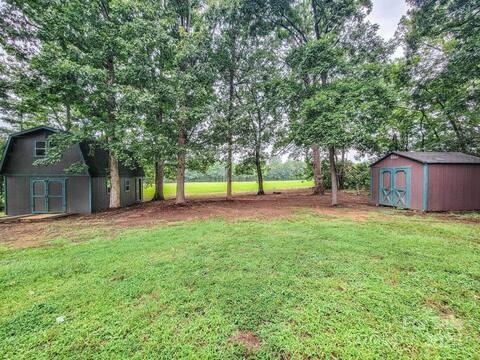 6231 Kentwood Dr, Kannapolis, NC 28081 - view of grassy yard featuring a storage unit