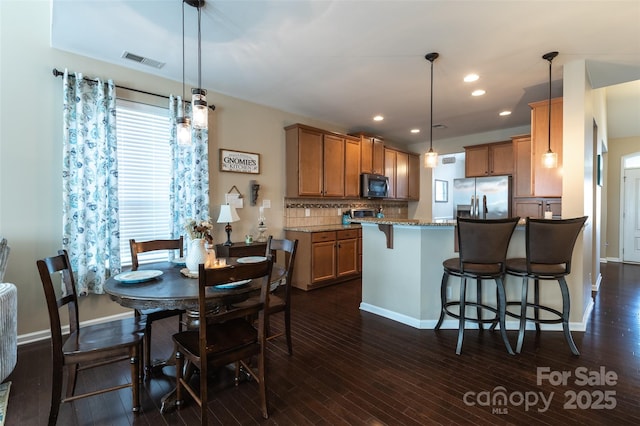 3186 Helmsley Ct, Concord, NC 28027 - dining area featuring recessed lighting, baseboards, visible vents, and dark wood finished floors