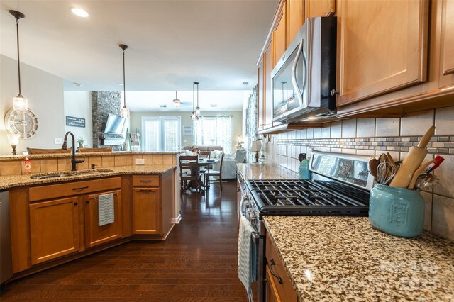 3186 Helmsley Ct, Concord, NC 28027 - kitchen featuring dark wood-style flooring, appliances with stainless steel finishes, a sink, light stone counters, and open floor plan