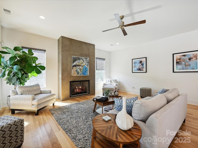 living area with a ceiling fan, visible vents, recessed lighting, and light wood-style floors