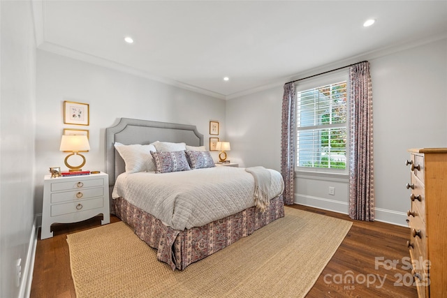 bedroom featuring ornamental molding, wood finished floors, baseboards, and recessed lighting