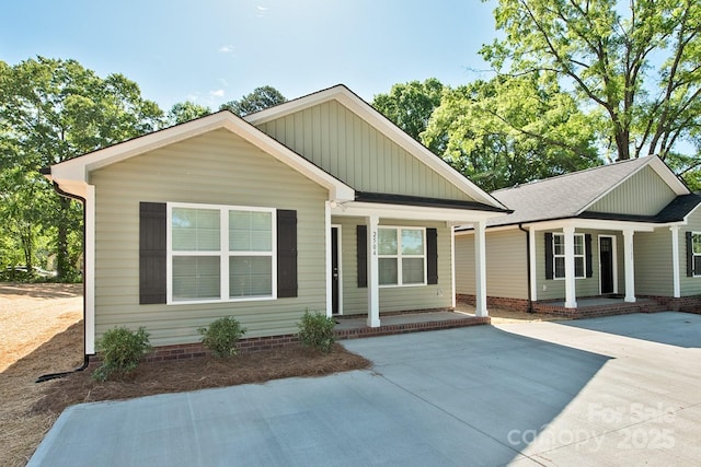 view of front of property with covered porch