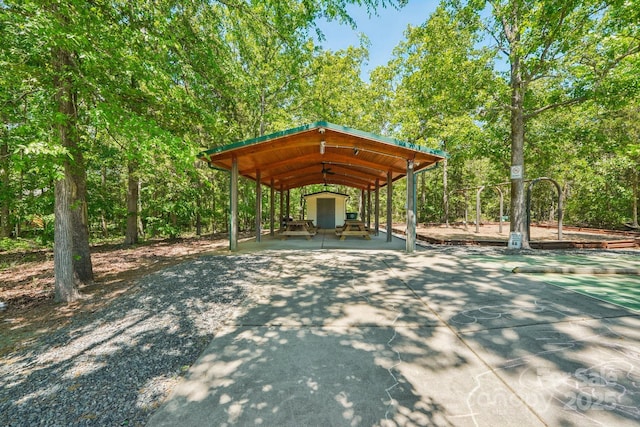 8056 Stevens Mill Rd, Matthews, NC 28104 - surrounding community with driveway
