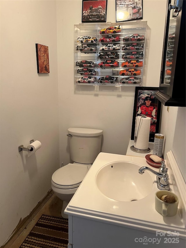 half bathroom featuring toilet and vanity