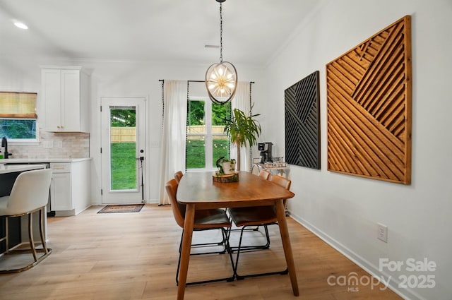 dining area with crown molding, recessed lighting, baseboards, and light wood-type flooring