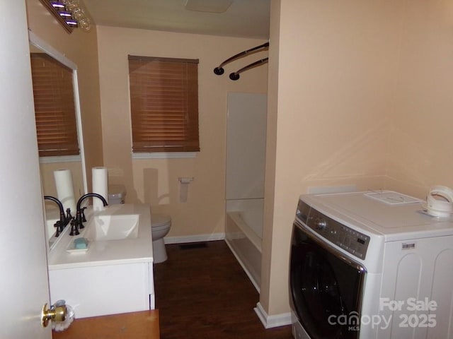 556 Roundtree Cir, Chester, SC 29706 - bathroom featuring washer / clothes dryer, toilet, wood finished floors, vanity, and baseboards