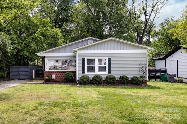 1816 Anderson St, Charlotte, NC 28205 - view of front of home featuring fence and a front lawn