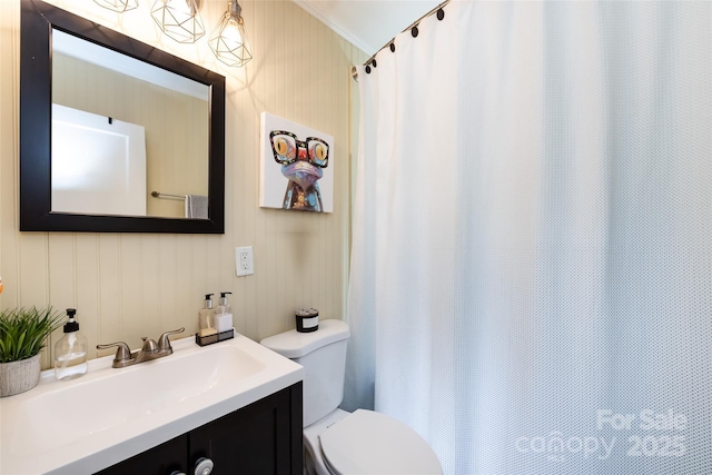 1816 Anderson St, Charlotte, NC 28205 - bathroom featuring toilet, a shower with curtain, ornamental molding, and vanity