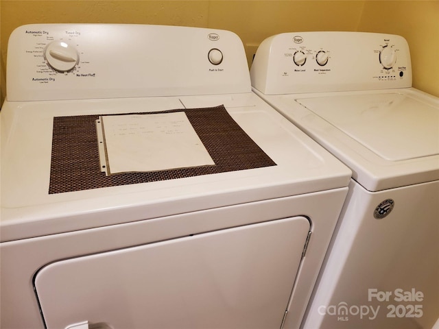 laundry room featuring laundry area and washing machine and dryer