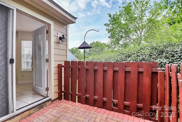 9232 Four Mile Creek Rd, Charlotte, NC 28277 - exterior space featuring fence