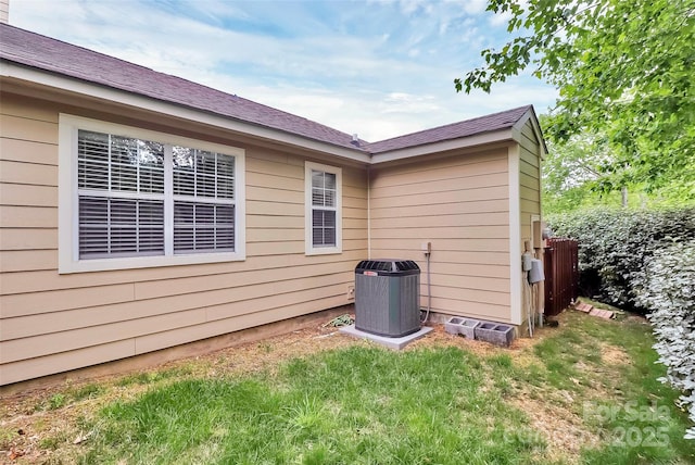 9232 Four Mile Creek Rd, Charlotte, NC 28277 - view of side of home with central AC