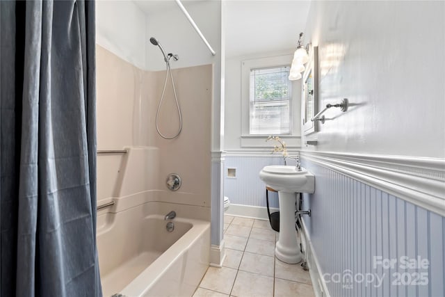 116 N Mulberry St, Statesville, NC 28677 - full bath featuring a wainscoted wall, tile patterned floors, toilet, and washtub / shower combination