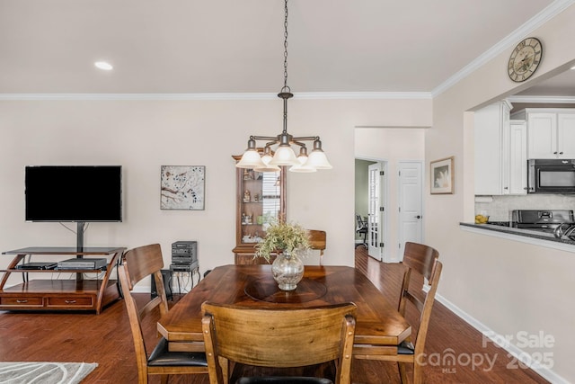 dining area featuring dark wood-style flooring, baseboards, a chandelier, ornamental molding, and recessed lighting