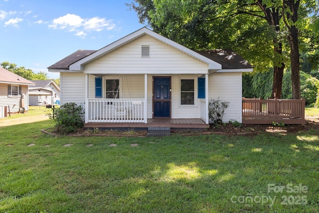 view of front of property featuring a porch and a front lawn