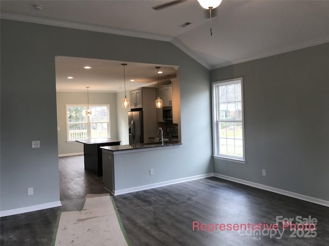 kitchen with crown molding, stainless steel appliances, baseboards, dark wood-type flooring, and visible vents