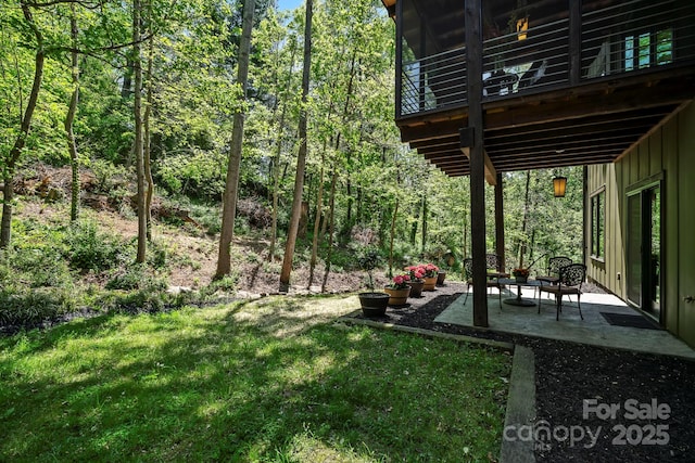 view of yard with a patio area