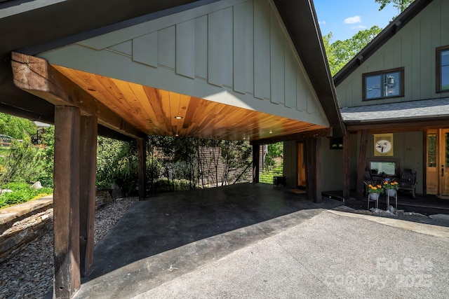 view of vehicle parking featuring a carport and driveway