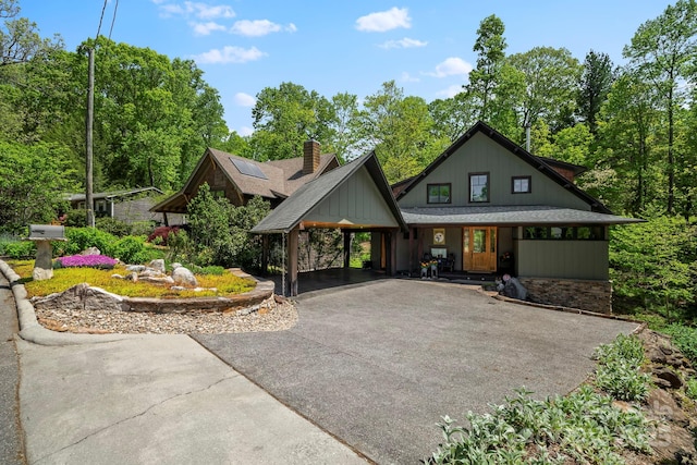 view of front of property featuring a porch and aphalt driveway