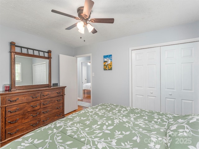 bedroom featuring a ceiling fan, wood finished floors, and a closet