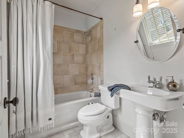bathroom featuring toilet and shower / tub combo