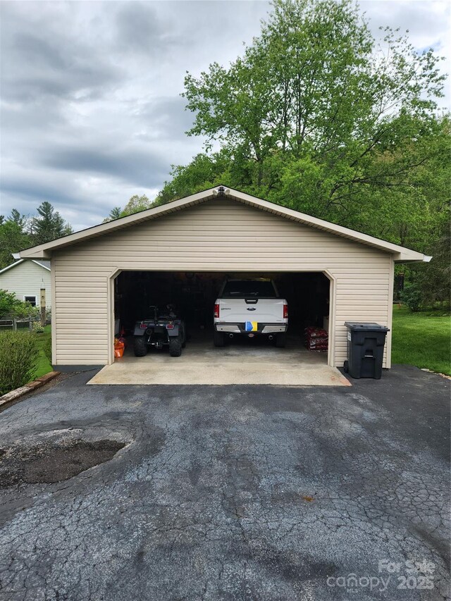 107 Buckner Dr, Roan Mountain, TN 37687 - view of detached garage