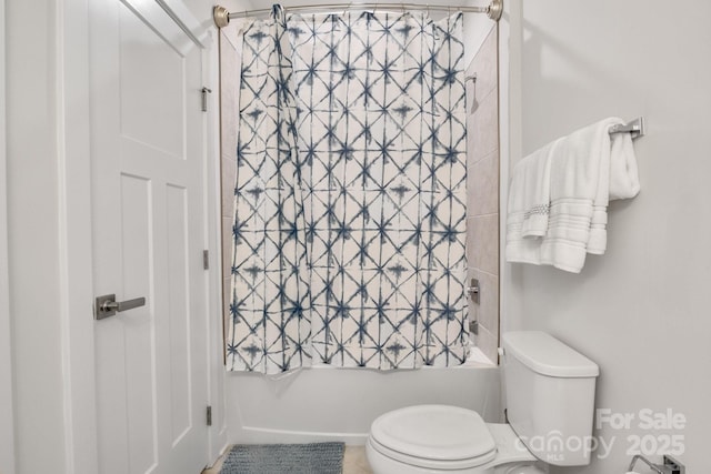 5112 Larewood Dr, Charlotte, NC 28215 - full bathroom featuring shower / tub combo with curtain and toilet