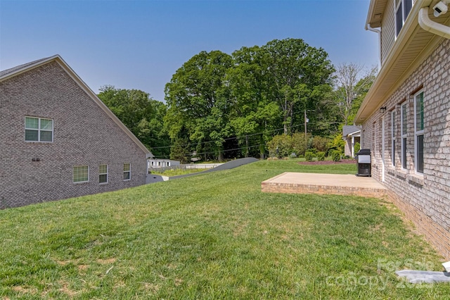view of yard with a patio