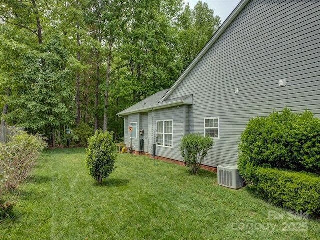 433 Linsbury Ct, Gastonia, NC 28056 - view of side of home featuring central air condition unit and a yard