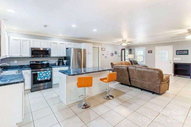 kitchen with crown molding, a sink, appliances with stainless steel finishes, and ceiling fan