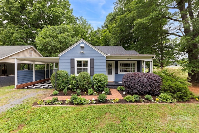bungalow-style house featuring a front lawn and a porch