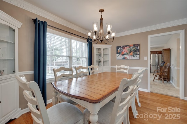 8525 Castlekeep Rd Unit 26, Charlotte, NC 28226 - dining space featuring a chandelier, light wood finished floors, ornamental molding, and baseboards