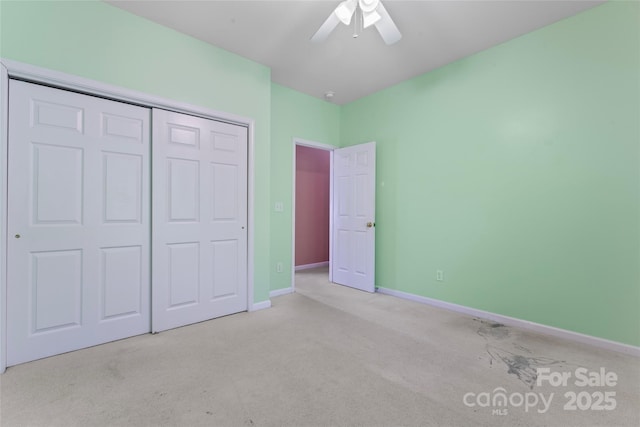 unfurnished bedroom with carpet floors, a ceiling fan, baseboards, and a closet