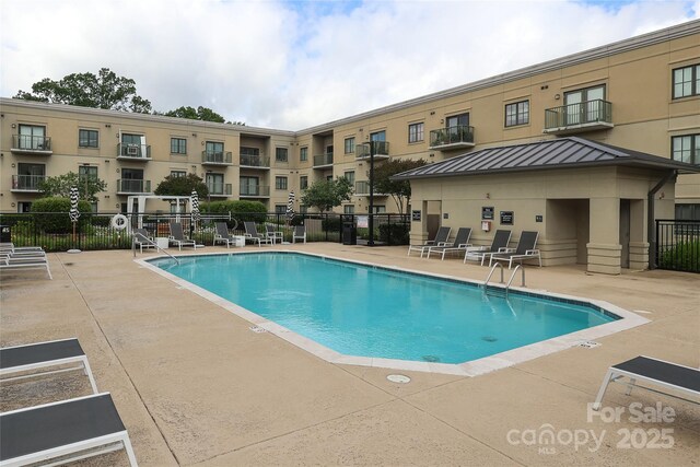 721 Governor Morrison St Unit 520, Charlotte, NC 28211 - community pool with fence and a patio
