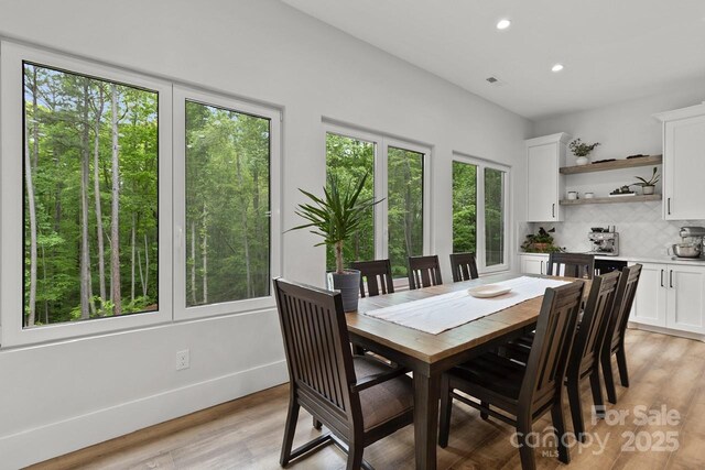 dining space featuring recessed lighting, light wood-style flooring, and visible vents