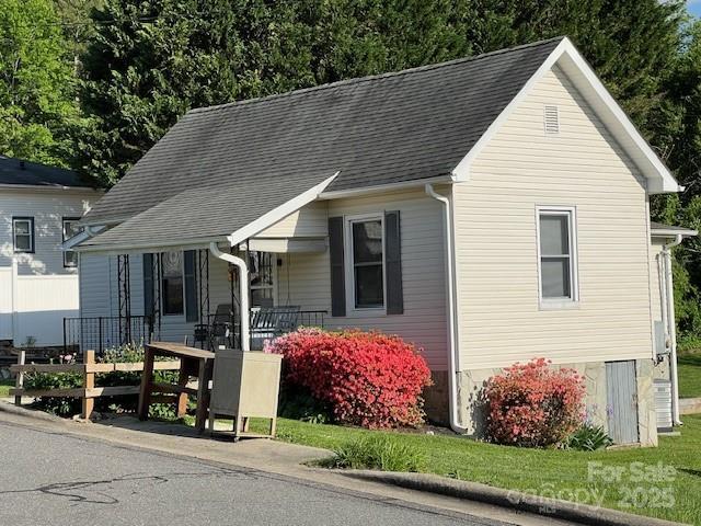 view of front of house featuring a porch