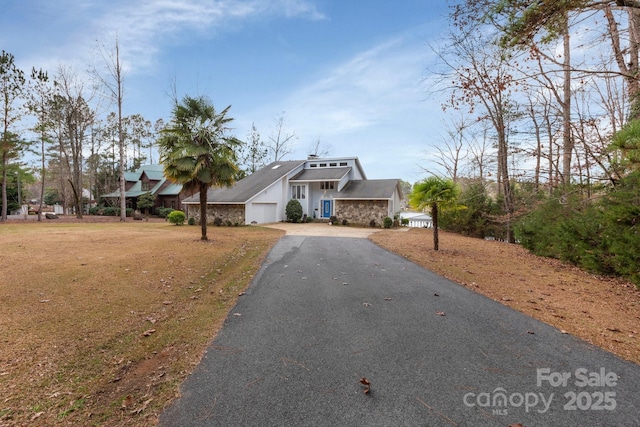 192 Diana Dr, Mount Gilead, NC 27306 - mid-century home featuring an attached garage, driveway, and a front lawn
