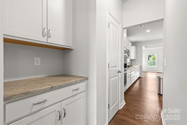 423 Shallowford Dr, Rock Hill, SC 29732 - bar area with dark wood-style floors, double oven, and recessed lighting