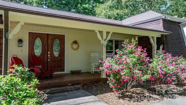701 5th Ave NE, Conover, NC 28613 - doorway to property with a porch and a shingled roof