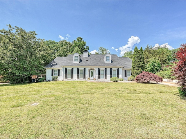 view of front of house featuring a front yard and roof with shingles