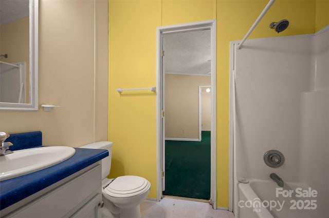 257 River Crest Dr, Flat Rock, NC 28731 - full bath with a textured ceiling, toilet, baseboards, vanity, and washtub / shower combination