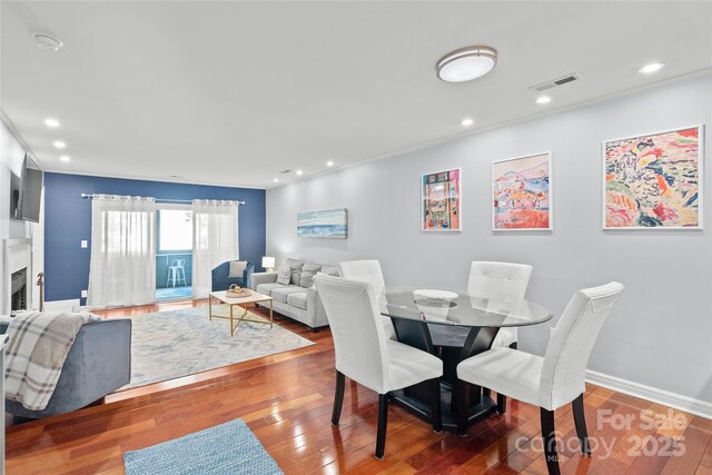 dining area with visible vents, recessed lighting, baseboards, and hardwood / wood-style floors