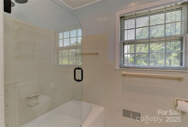 385 Gum Branch Rd, Charlotte, NC 28214 - full bath featuring visible vents, a wealth of natural light, and tile walls