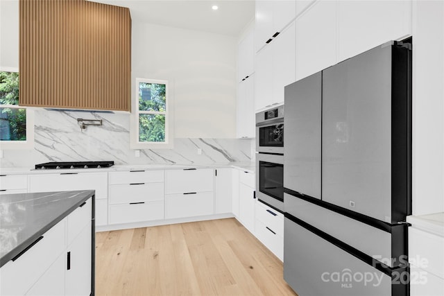 124 Clipper Ln, Mooresville, NC 28117 - kitchen with freestanding refrigerator, plenty of natural light, modern cabinets, tasteful backsplash, and recessed lighting