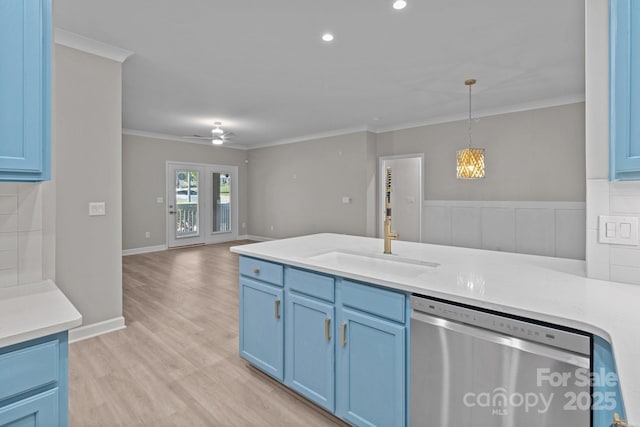 kitchen featuring crown molding, light wood-style floors, blue cabinets, and dishwasher