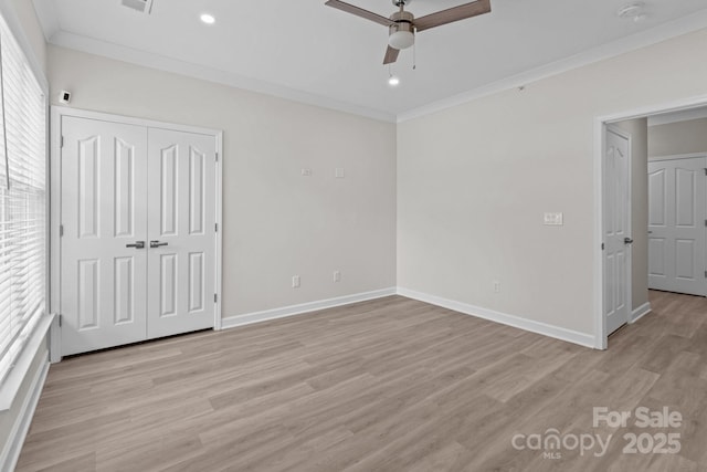 unfurnished bedroom with ceiling fan, baseboards, a closet, light wood-style floors, and ornamental molding