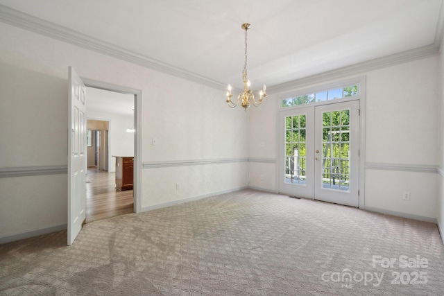 unfurnished room featuring crown molding, baseboards, carpet, and a chandelier